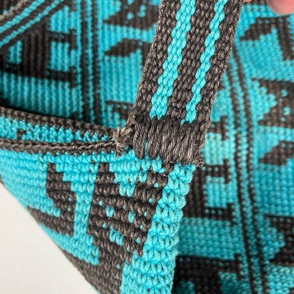 Vintage Woven Cat Crossbody Bag - Picture 10 of 10